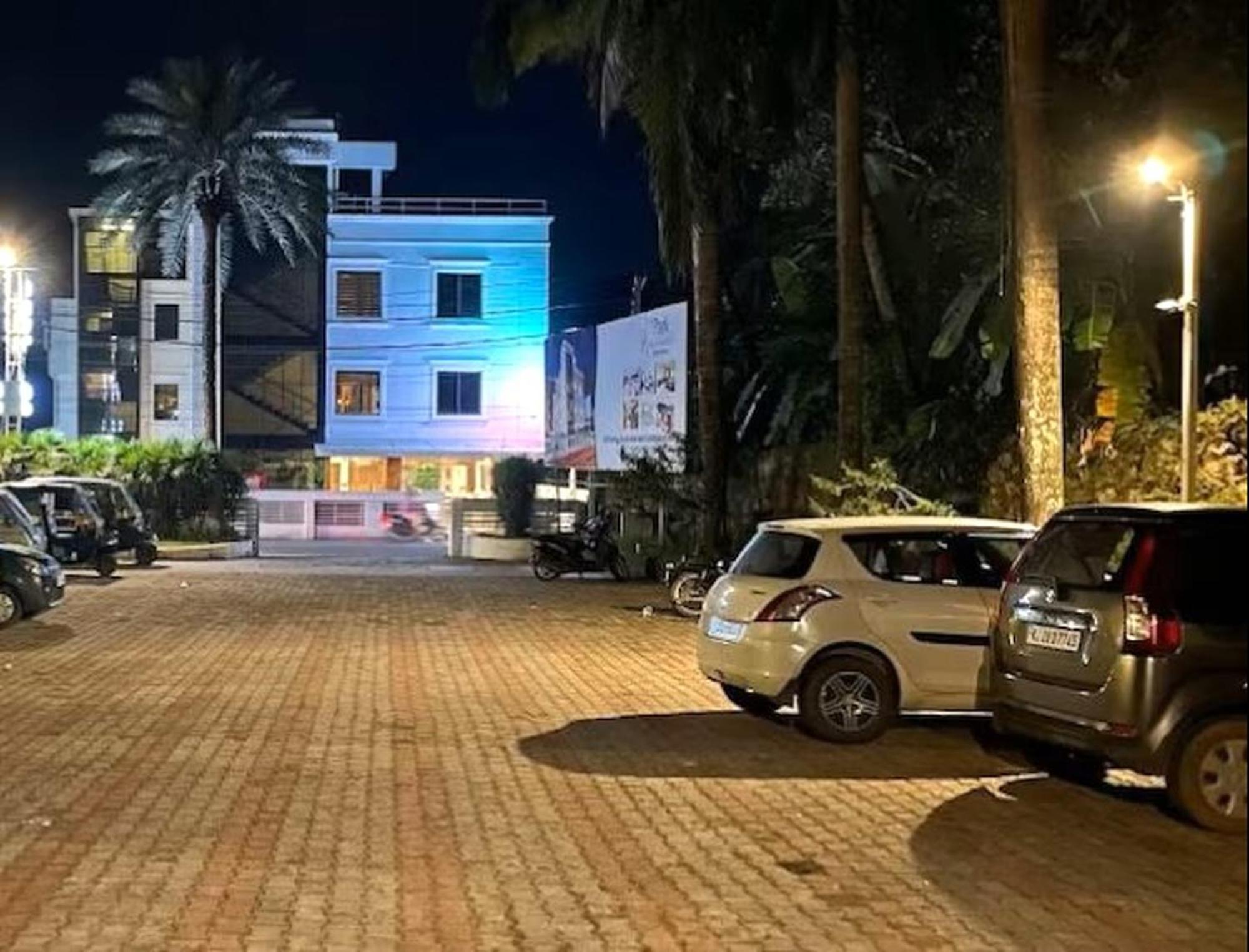 Hotel Park Residency Kozhancheri Exterior photo